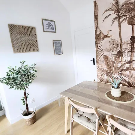 - Vue Basilique Saint Martin